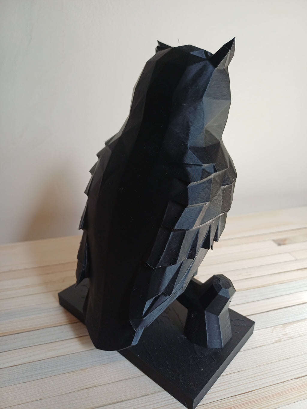 Low Poly Owl Sculpture 20cm Geometric Owl Statue Matte Black Perched Owl Ornament Gothic Home Decor Dark Academia Shelf Figurine Wildlife Bird Art Gift