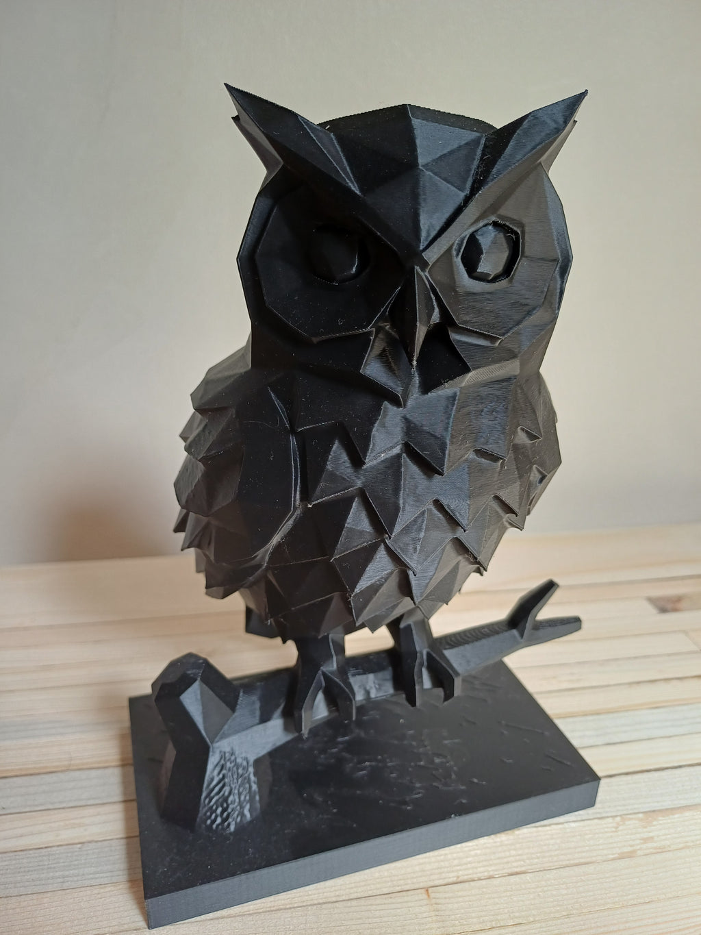Low Poly Owl Sculpture 20cm Geometric Owl Statue Matte Black Perched Owl Ornament Gothic Home Decor Dark Academia Shelf Figurine Wildlife Bird Art Gift