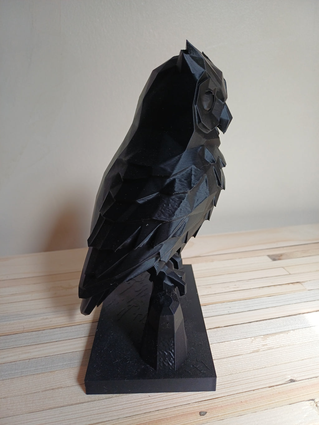 Low Poly Owl Sculpture 20cm Geometric Owl Statue Matte Black Perched Owl Ornament Gothic Home Decor Dark Academia Shelf Figurine Wildlife Bird Art Gift