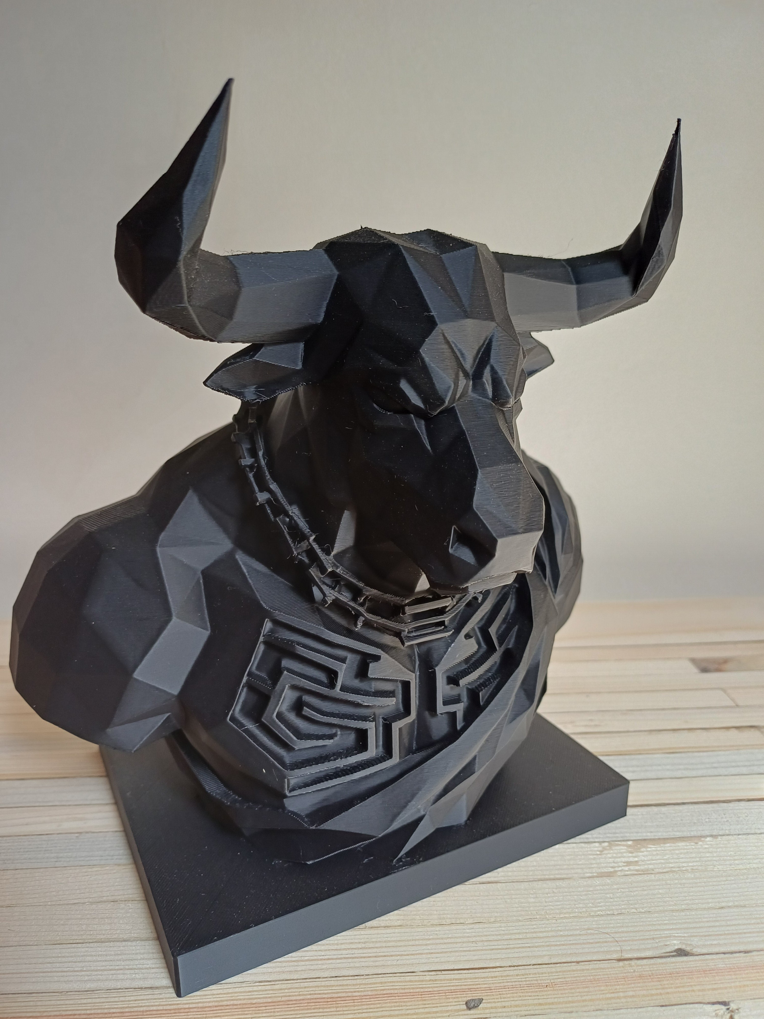 Low Poly Minotaur Bust Sculpture 20cm Geometric Bull Man Statue Black Gothic Decor Greek Mythology Ornament Chain & Maze Detail Shelf Figure