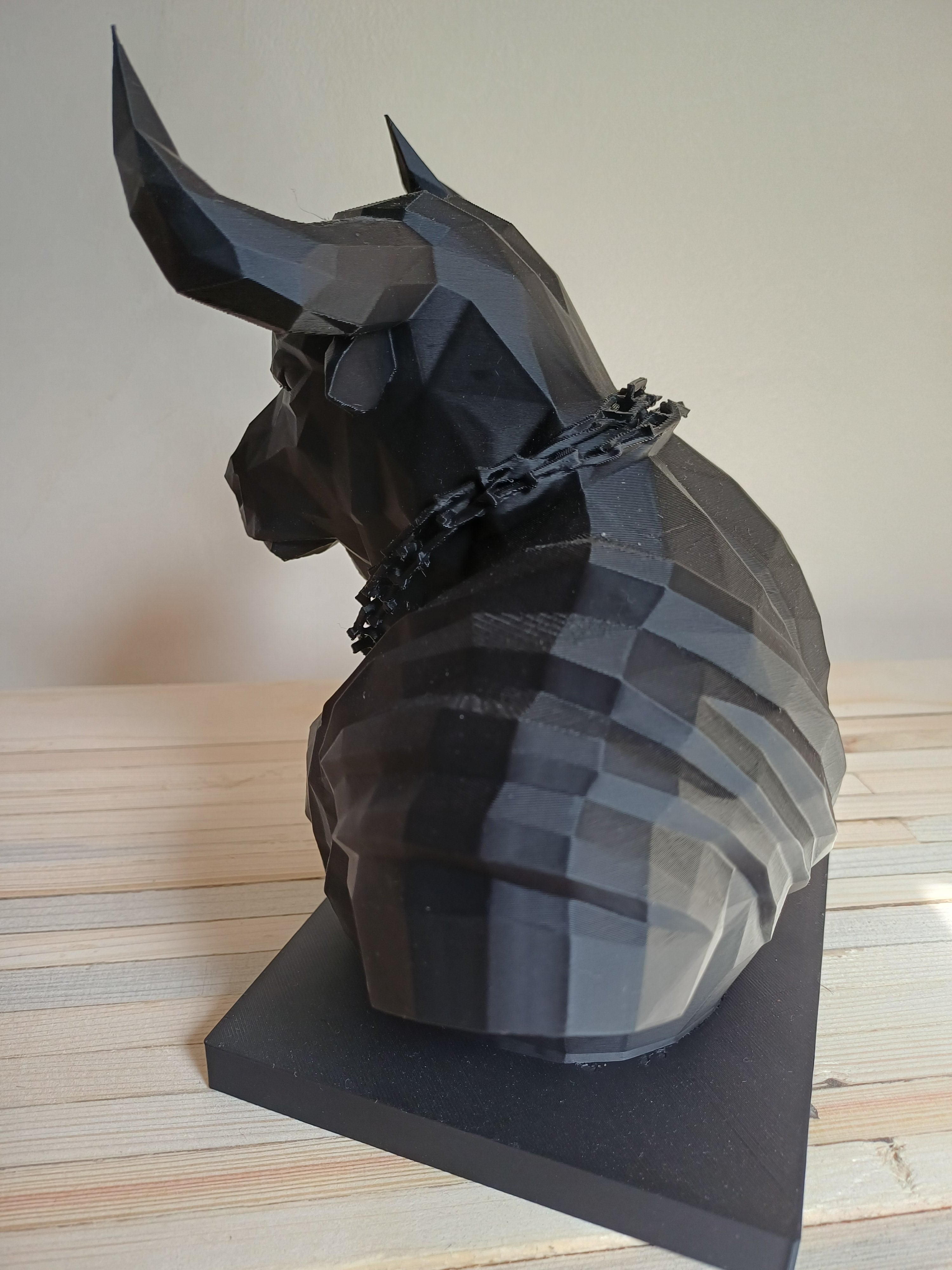 Low Poly Minotaur Bust Sculpture 20cm Geometric Bull Man Statue Black Gothic Decor Greek Mythology Ornament Chain & Maze Detail Shelf Figure