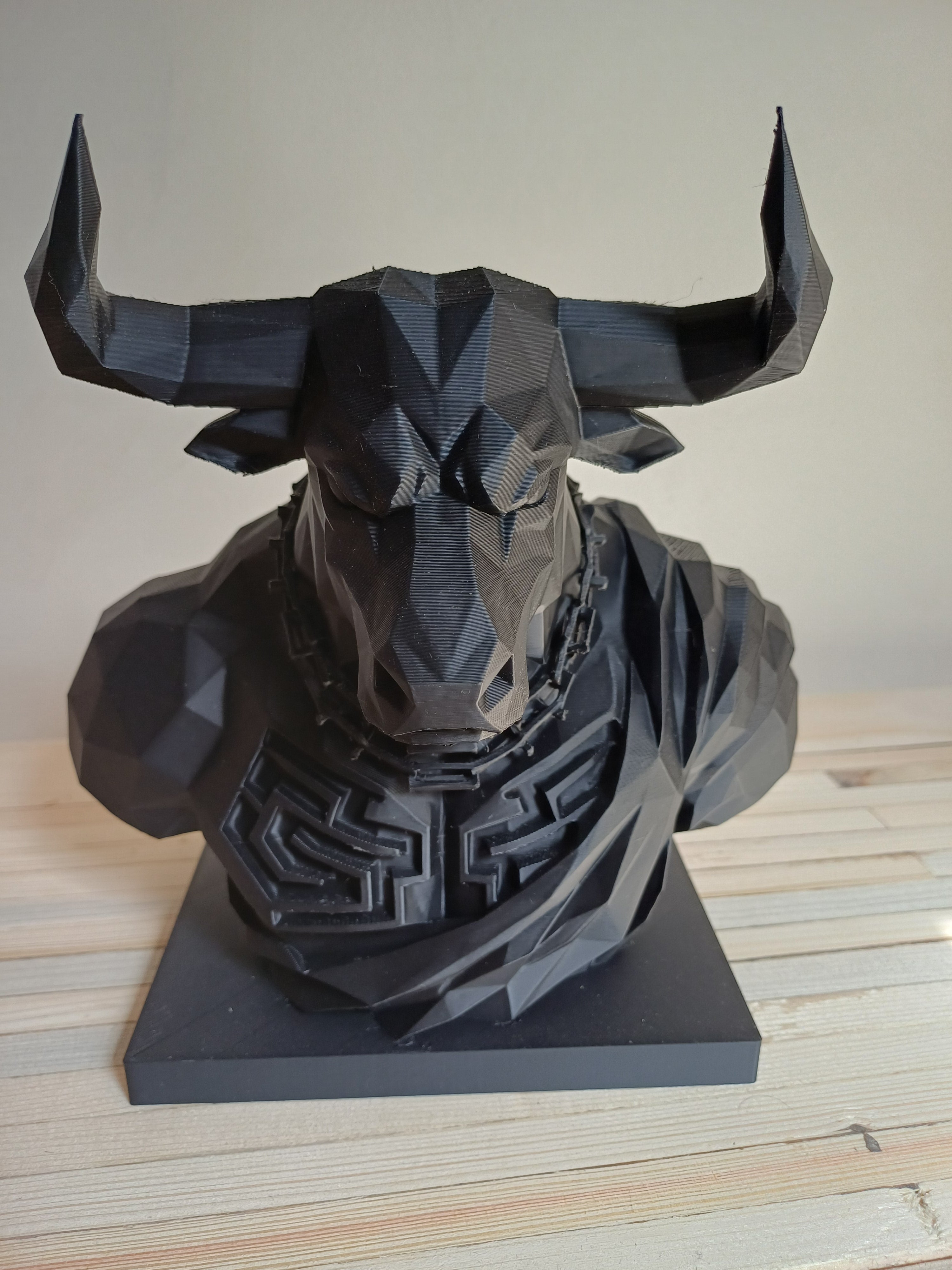 Low Poly Minotaur Bust Sculpture 20cm Geometric Bull Man Statue Black Gothic Decor Greek Mythology Ornament Chain & Maze Detail Shelf Figure