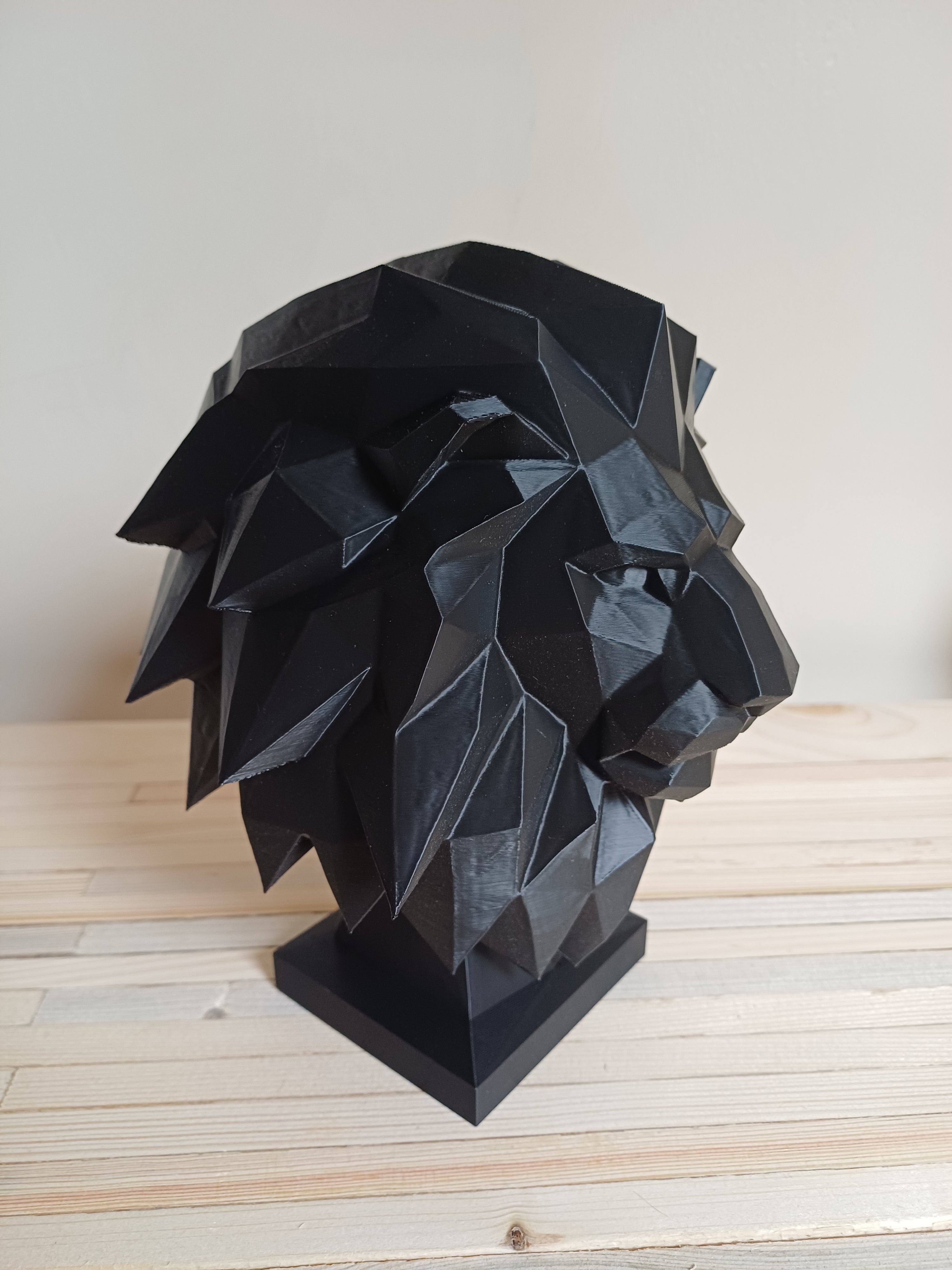 Leo Lion Bust Sculpture 20cm Geometric Lion Head Statue Leo Shelf Ornament Black