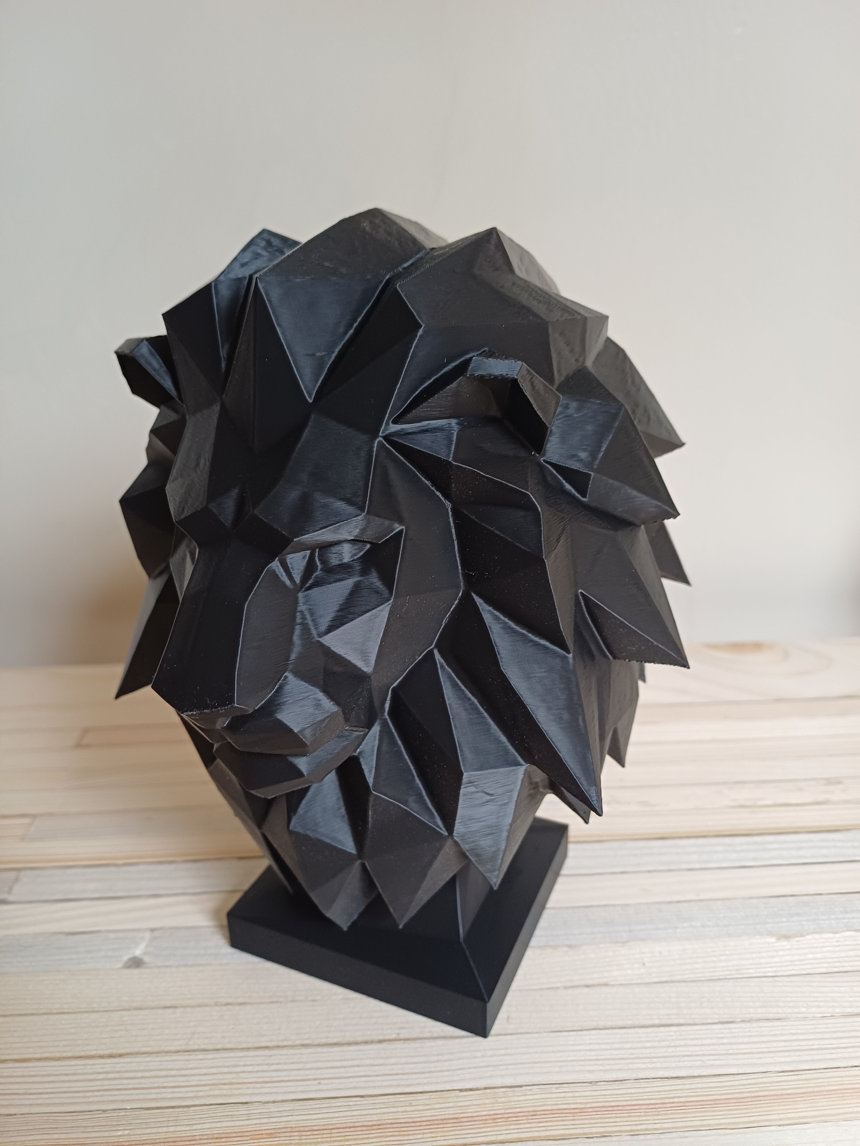 Leo Lion Bust Sculpture 20cm Geometric Lion Head Statue Leo Shelf Ornament Black