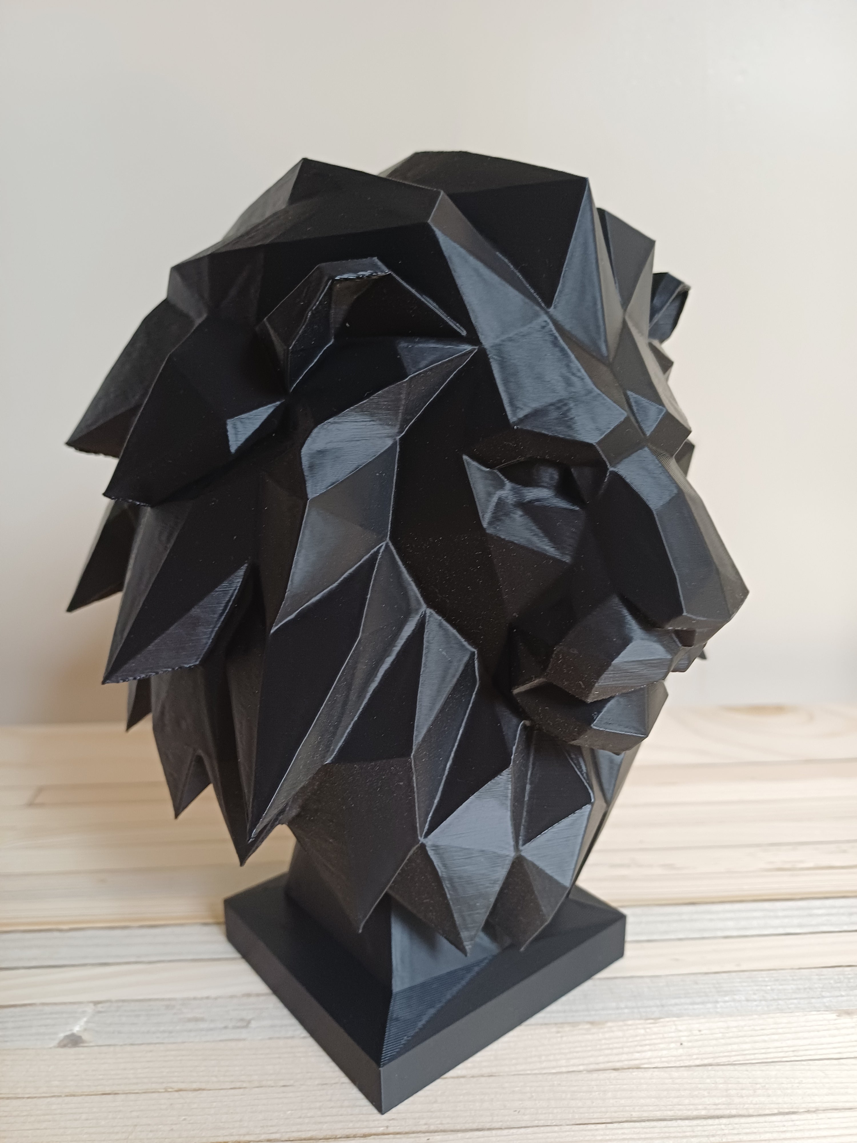 Leo Lion Bust Sculpture 20cm Geometric Lion Head Statue Leo Shelf Ornament Black