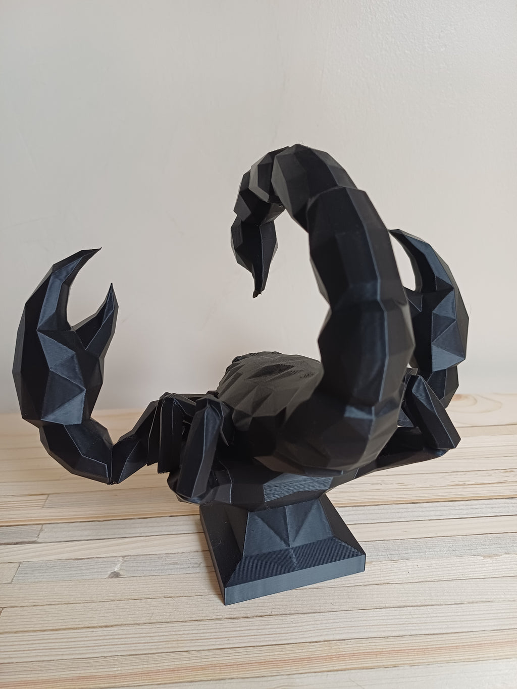Low Poly Scorpio Scorpion Sculpture 20cm Geometric Zodiac Statue Matte Black Scorpio Star Sign Gift Gothic Home Decor Shelf Ornament Animal Art Figure