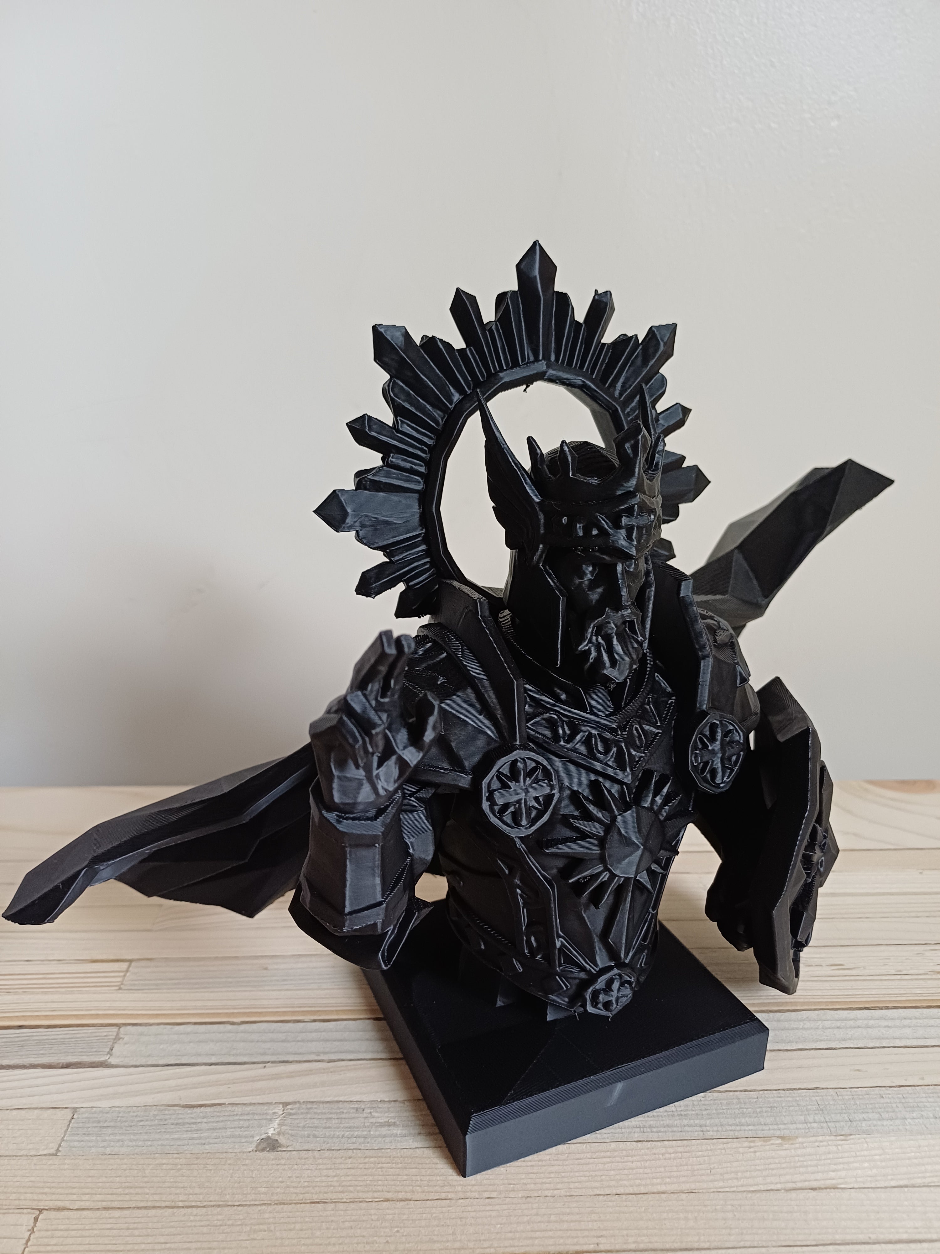 3D Printed Low Poly Paladin Bust Statue — 20cm, DnD Fantasy Armour Figure, Black