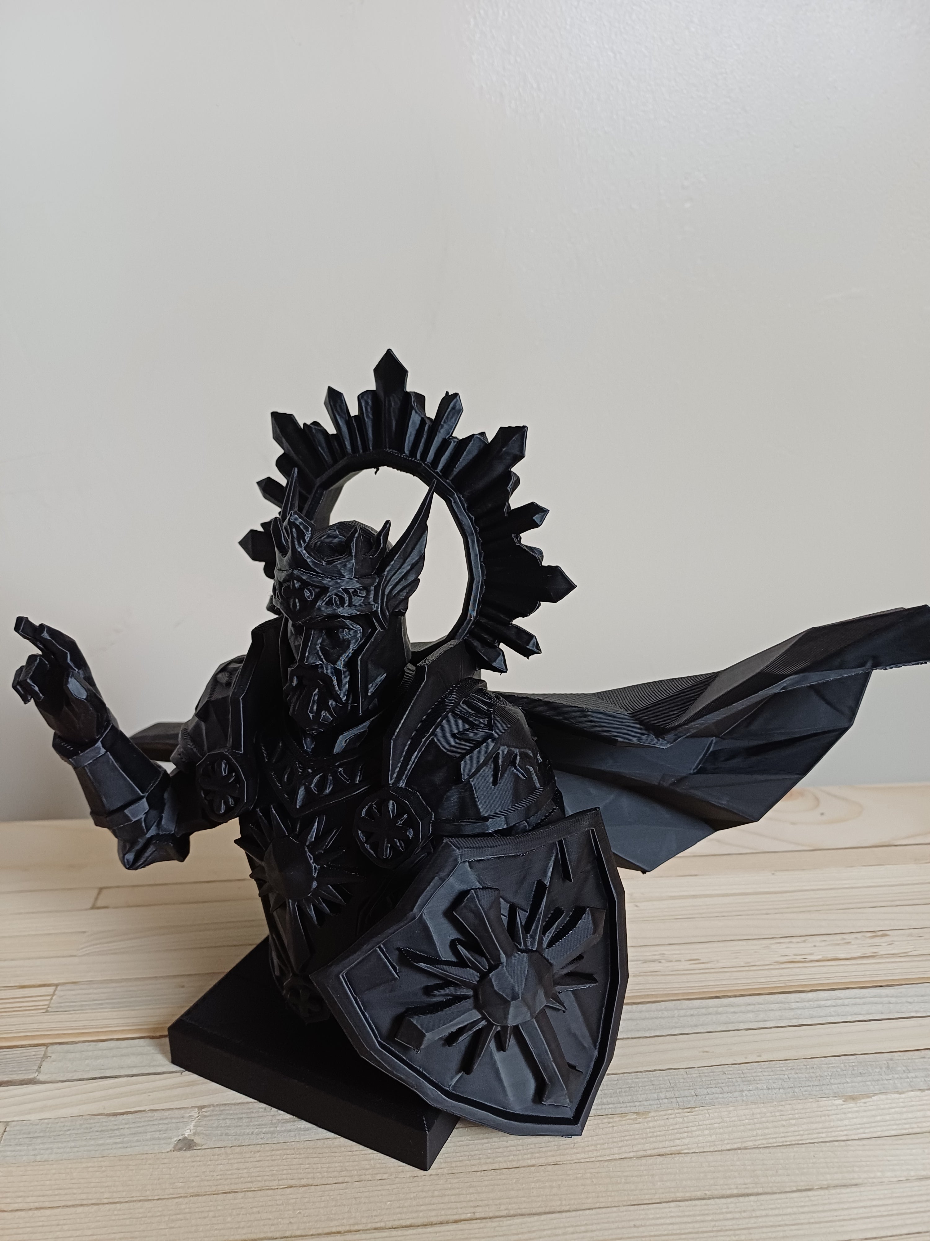 3D Printed Low Poly Paladin Bust Statue — 20cm, DnD Fantasy Armour Figure, Black