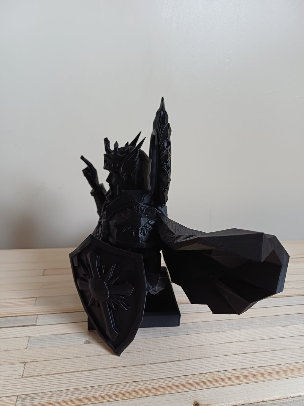 3D Printed Low Poly Paladin Bust Statue — 20cm, DnD Fantasy Armour Figure, Black