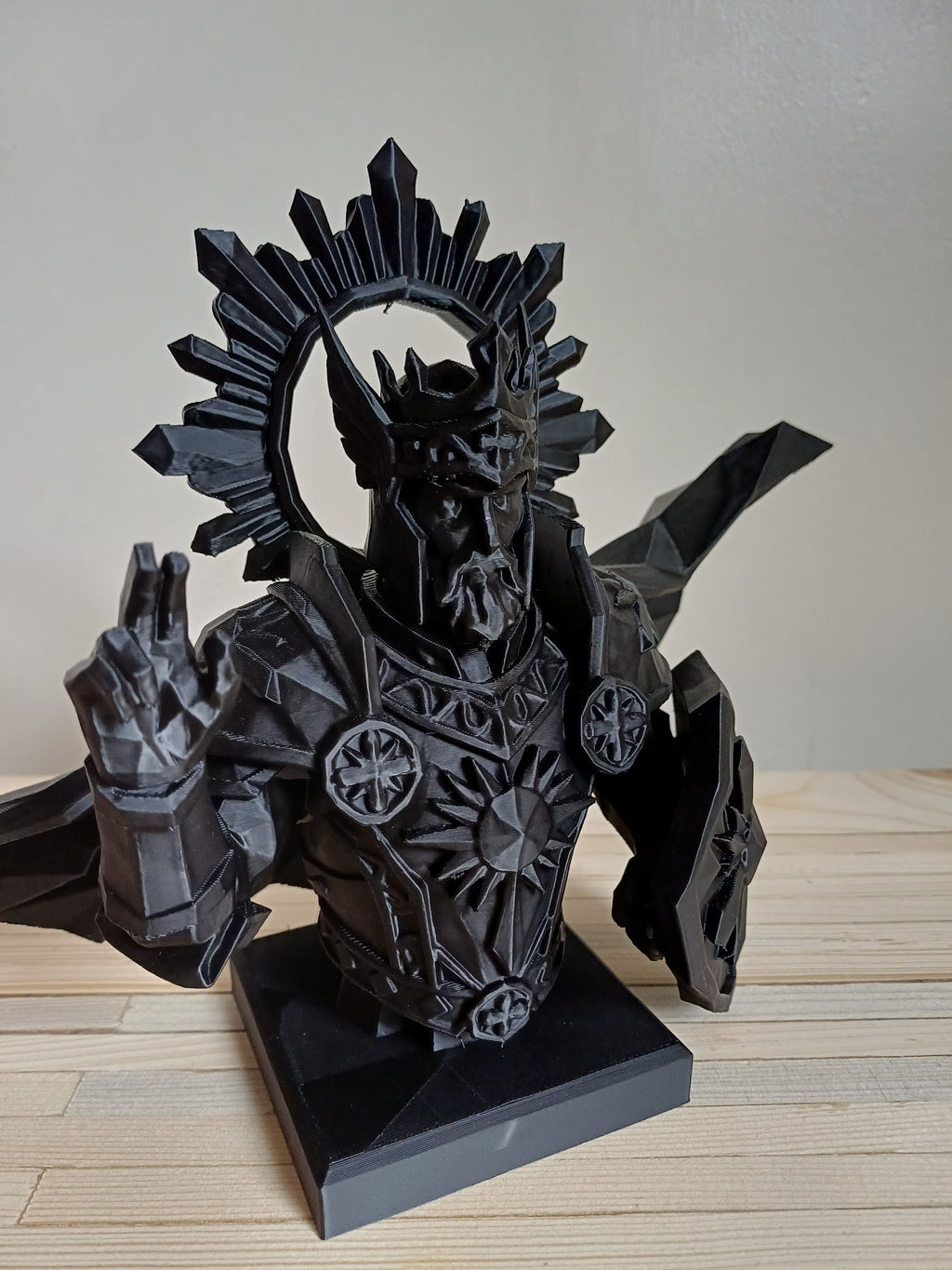 3D Printed Low Poly Paladin Bust Statue — 20cm, DnD Fantasy Armour Figure, Black