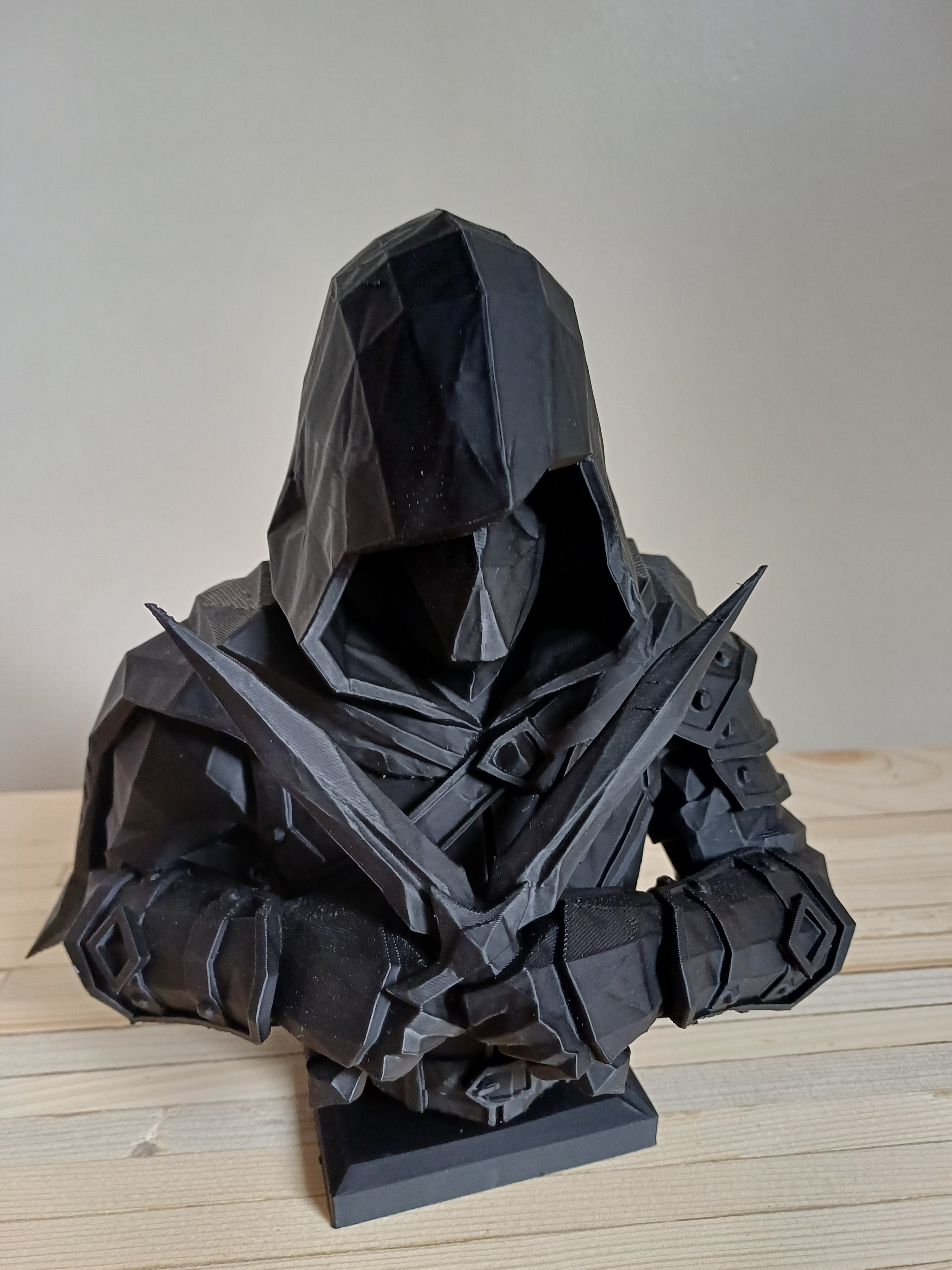 DnD Rogue Assassin Bust Statue — 20cm, Hooded Shadow Dagger Figure, Black — 3D Printed Low Poly