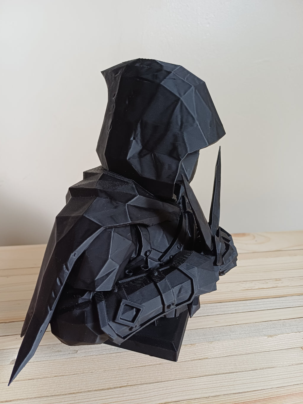 DnD Rogue Assassin Bust Statue — 20cm, Hooded Shadow Dagger Figure, Black — 3D Printed Low Poly