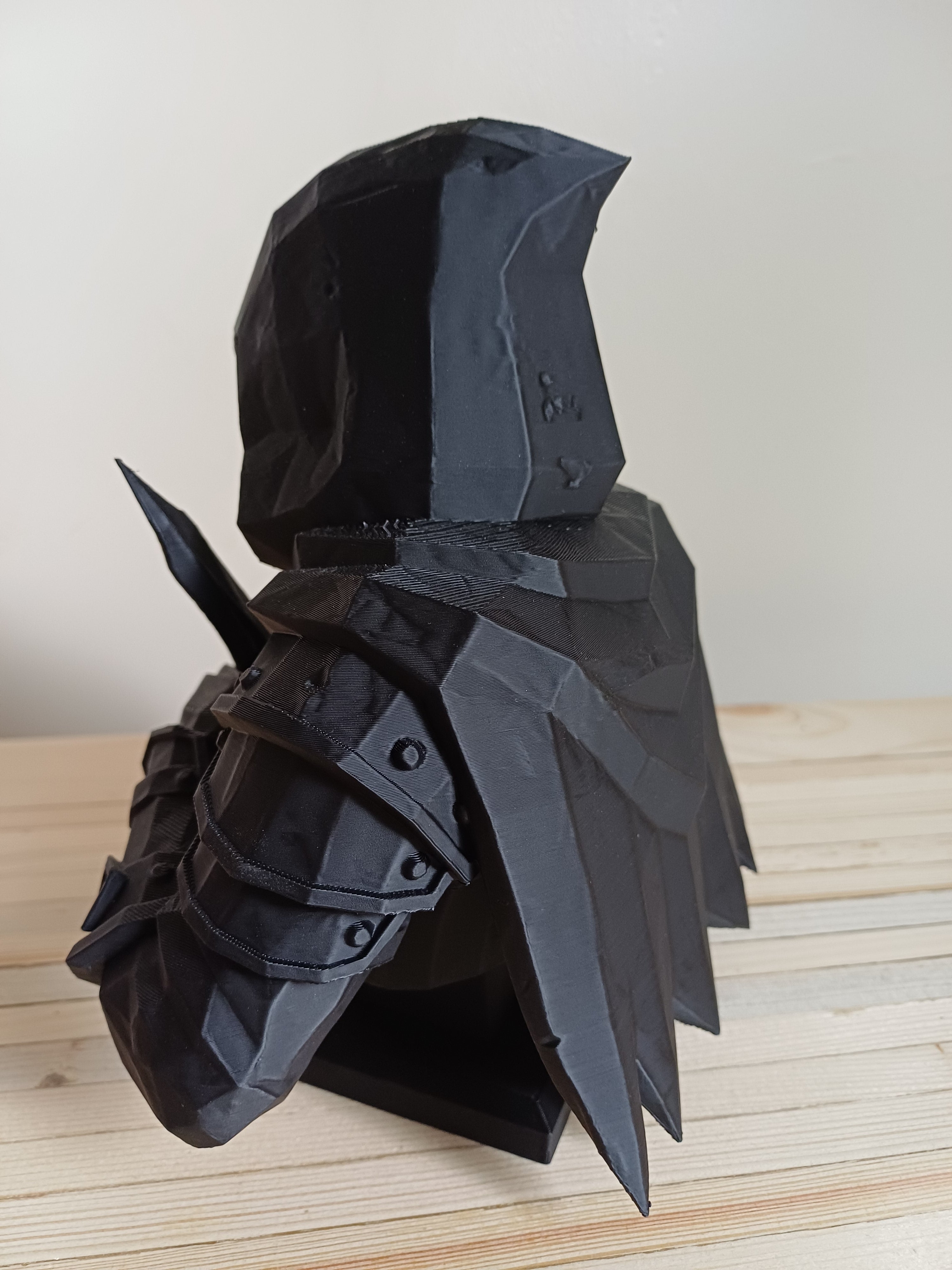 DnD Rogue Assassin Bust Statue — 20cm, Hooded Shadow Dagger Figure, Black — 3D Printed Low Poly