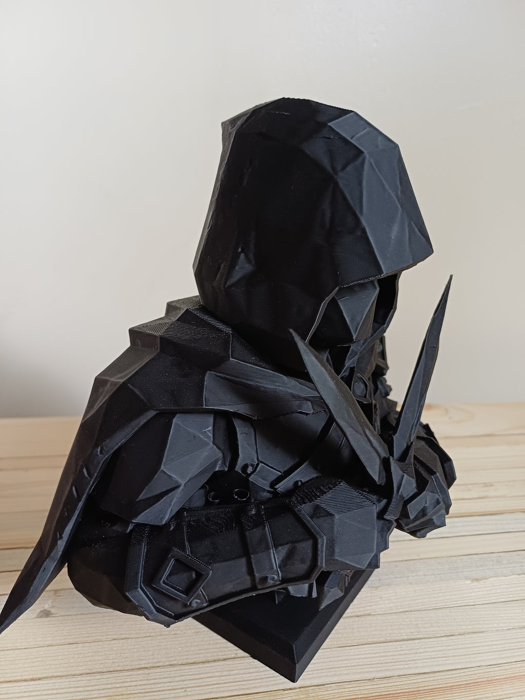 DnD Rogue Assassin Bust Statue — 20cm, Hooded Shadow Dagger Figure, Black — 3D Printed Low Poly