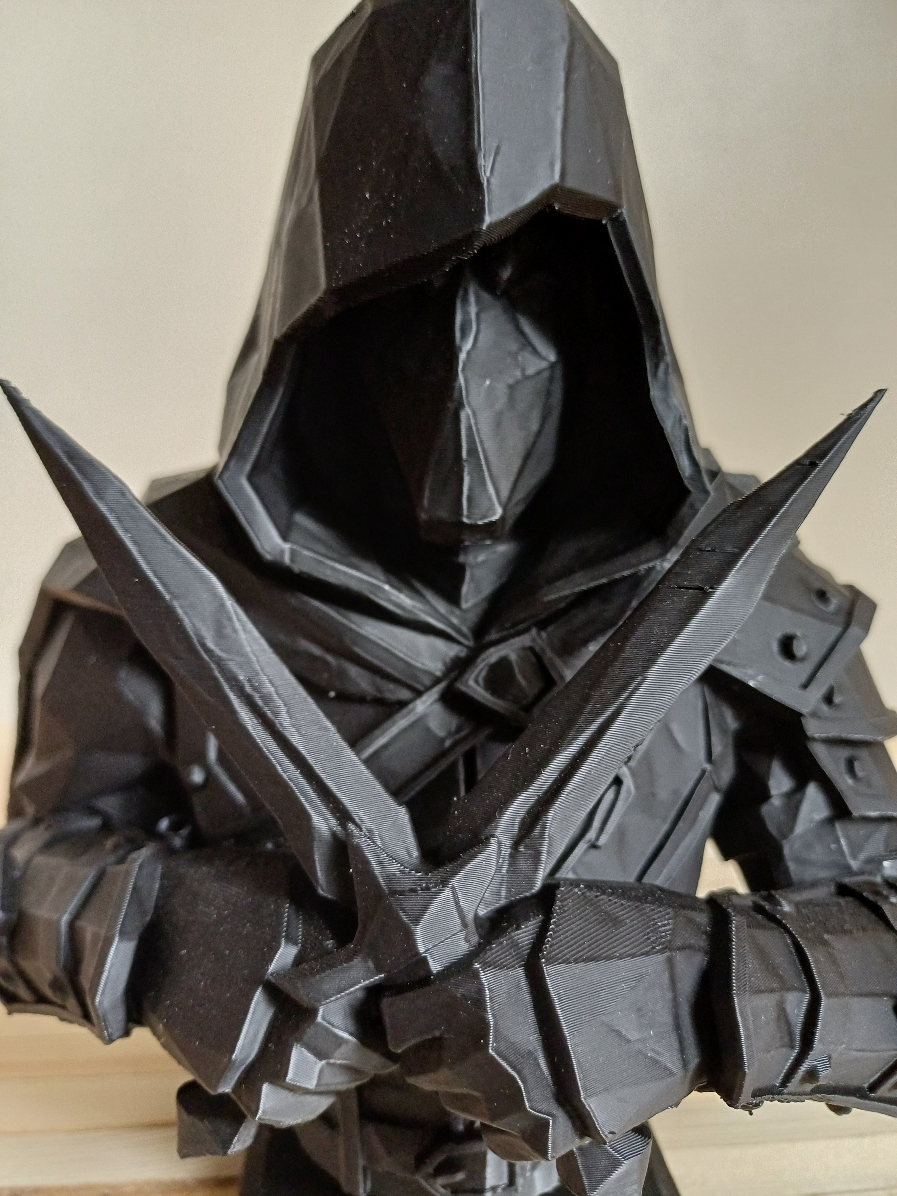 DnD Rogue Assassin Bust Statue — 20cm, Hooded Shadow Dagger Figure, Black — 3D Printed Low Poly